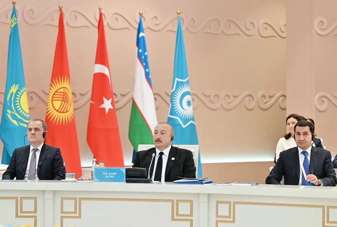 Prezident İlham Əliyev Türküstanda TDT-nin qeyri-rəsmi Zirvə görüşündə çıxış edib — FOTOLAR (YENİLƏNİB)