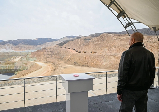 İlham Əliyev Ağdərənin Canyataq kəndində Dəmirli Filiz Emalı Kompleksinin fəaliyyəti ilə tanış olub — FOTOLAR (YENİLƏNİB)
