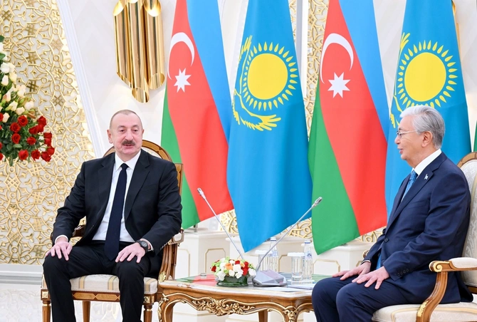Azərbaycan və Qazaxıstan prezidentlərinin təkbətək görüşü olub Azərbaycan və Qazaxıstan prezidentlərinin təkbətək görüşü olub