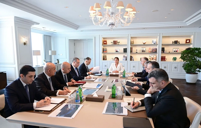 Mehriban Əliyevanın sədrliyi ilə Rəqəmsal İnkişaf Şurasının ilk iclası keçirilib — FOTOLAR