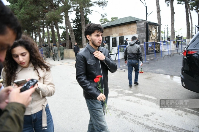 Vətən müharibəsinin başlamasının il dönümü ilə əlaqədar 2-ci Şəhidlər xiyabanına ziyarət başlayıb — FOTOLAR