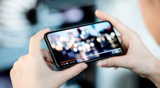 Reels izləyərkən beyində nə baş verir? — Qısa videoların təsiri (FOTOLAR) Reels izləyərkən beyində nə baş verir? — Qısa videoların təsiri (FOTOLAR)