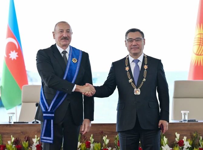 Azərbaycan və Qırğızıstan prezidentlərinin təltifolunma mərasimi keçirilib — FOTOLAR (YENİLƏNİB) Azərbaycan və Qırğızıstan prezidentlərinin təltifolunma mərasimi keçirilib — FOTOLAR (YENİLƏNİB)