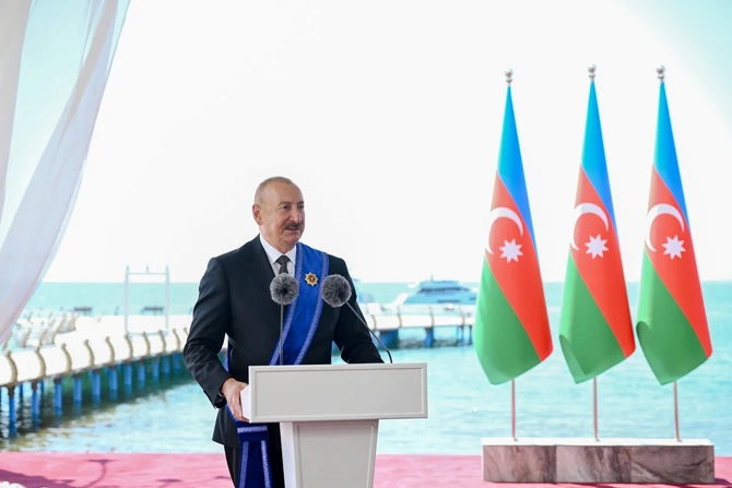 Azərbaycan və Qırğızıstan prezidentlərinin təltifolunma mərasimi keçirilib — FOTOLAR (YENİLƏNİB) Azərbaycan və Qırğızıstan prezidentlərinin təltifolunma mərasimi keçirilib — FOTOLAR (YENİLƏNİB)