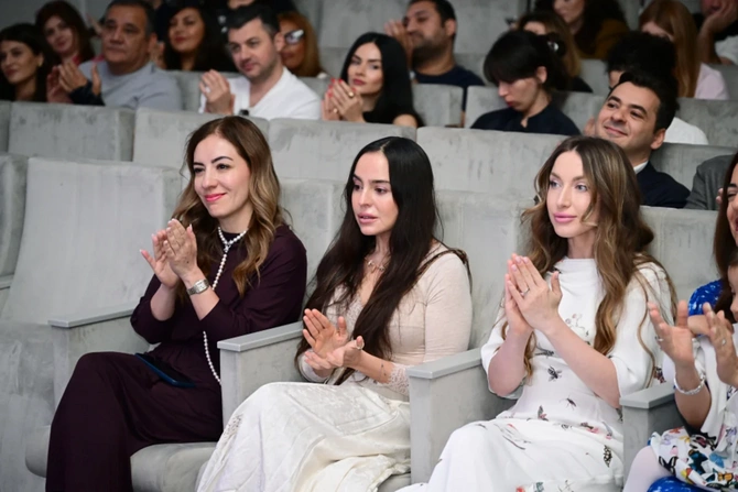 Leyla Əliyeva və Alyona Əliyeva Müstəqillik Gününə həsr olunmuş konserti izləyiblər — FOTOLAR