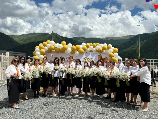 Elm və təhsil naziri Kəlbəcərdə tək məzunun Son zəngində iştirak edib — FOTOLAR