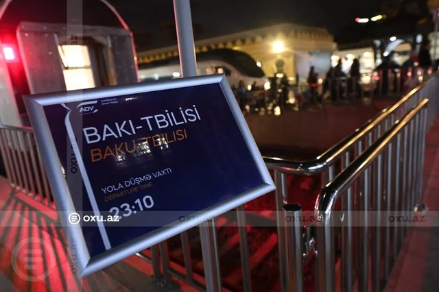 Bakıdan çıxan sərnişin qatarı Tbilisiyə çatıb — FOTOLAR (YENİLƏNİB) Bakıdan çıxan sərnişin qatarı Tbilisiyə çatıb — FOTOLAR (YENİLƏNİB)