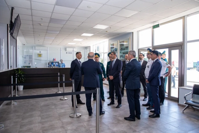 Dövlət qurumlarının nümayəndələri Bakı Limanında görülmüş işlərlə tanış oldu — FOTOLAR