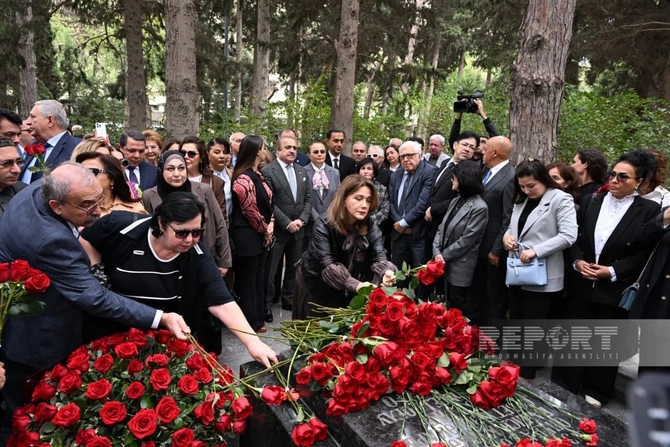 Üzeyir Hacıbəyli XVII Beynəlxalq Musiqi Festivalı təntənə ilə başlandı — YENİLƏNİB (FOTOLAR)