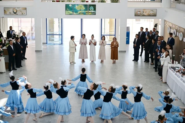 Birinci xanım Mehriban Əliyeva Çolpon-Ata şəhərində Altın-Balalık sağlamlıq və reabilitasiya mərkəzi ilə tanış olub — VİDEO/FOTOLAR
