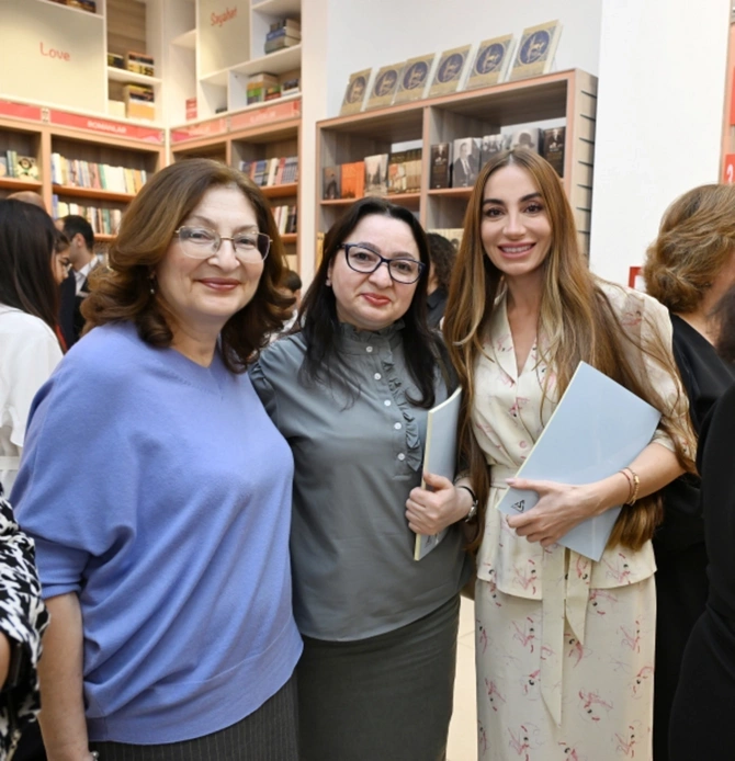 Azərbaycan dilini öyrənirik kitabının təqdimat mərasimi olub — FOTOLAR Azərbaycan dilini öyrənirik kitabının təqdimat mərasimi olub — FOTOLAR