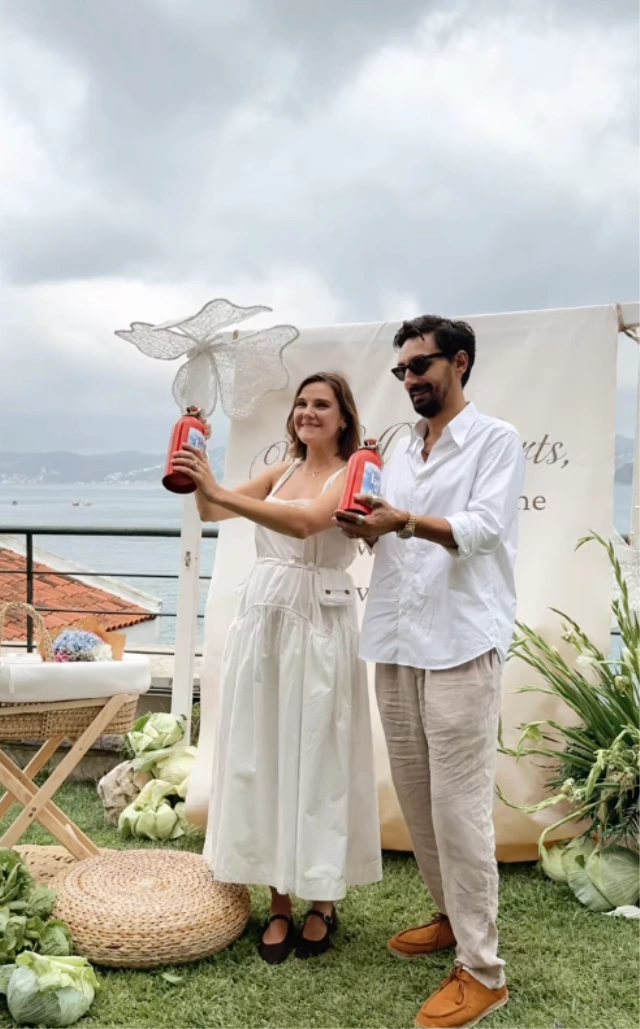 Alina Boz və Umut Evirgen ilk övladlarını gözləyir — Körpənin cinsiyyəti bəlli oldu Alina Boz və Umut Evirgen ilk övladlarını gözləyir — Körpənin cinsiyyəti bəlli oldu