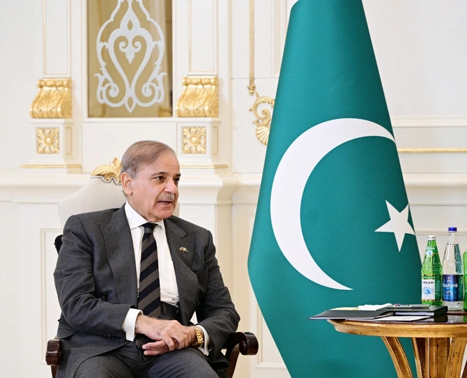 İlham Əliyevin Pakistanın Baş naziri ilə məhdud tərkibdə görüşü olub — FOTOLAR İlham Əliyevin Pakistanın Baş naziri ilə məhdud tərkibdə görüşü olub — FOTOLAR