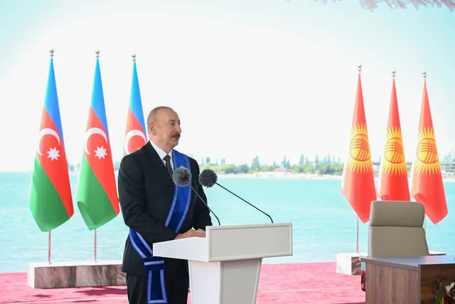 Azərbaycan və Qırğızıstan prezidentləri mətbuata bəyanatlarla çıxış ediblər — VİDEO/FOTOLAR (YENİLƏNİB) Azərbaycan və Qırğızıstan prezidentləri mətbuata bəyanatlarla çıxış ediblər — VİDEO/FOTOLAR (YENİLƏNİB)