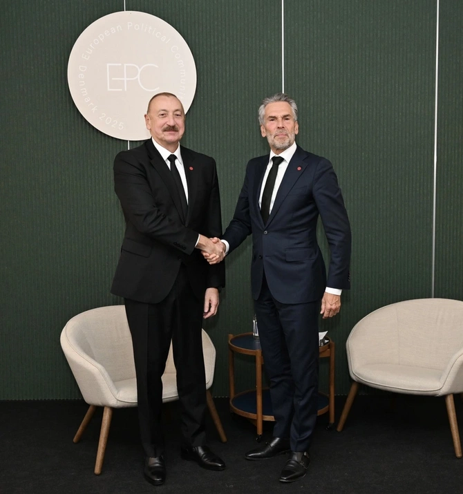 İlham Əliyev Niderlandın Baş naziri ilə müzakirə apardı — FOTOLAR İlham Əliyev Niderlandın Baş naziri ilə müzakirə apardı — FOTOLAR