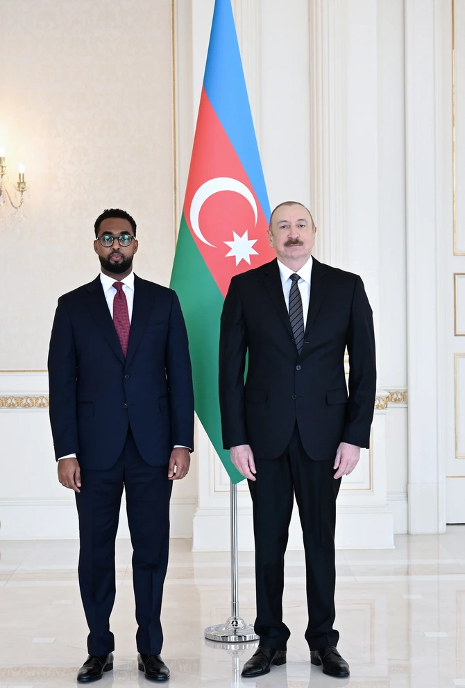 İlham Əliyev yeni səfiri qəbul etdi — FOTOLAR (YENİLƏNİB)