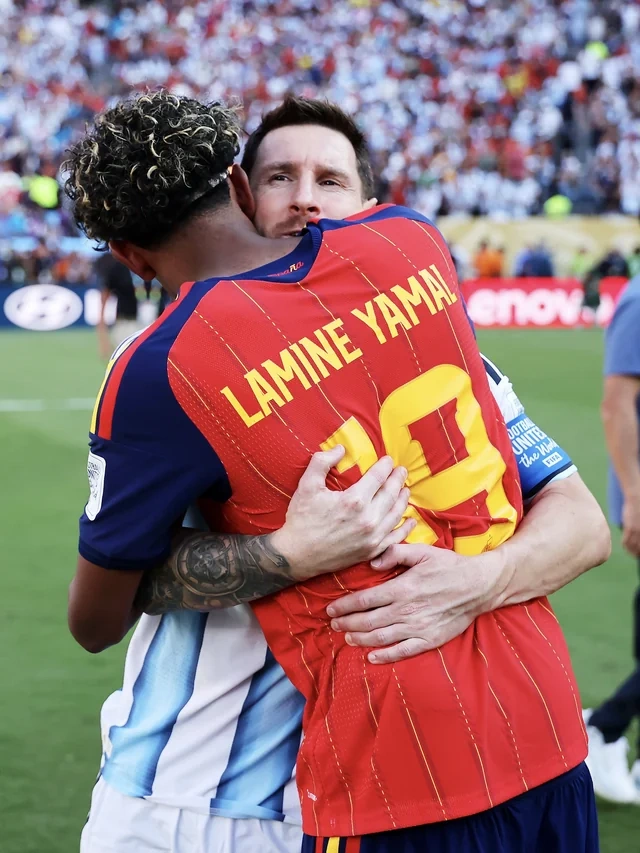 Finaldan sonra diqqətçəkən an: Messi Lamin Yamala sarıldı — FOTOLAR