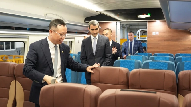 ADY Çin şirkətlərindən yeni sərnişin qatarları və vaqonları almağı planlaşdırır — FOTOLAR