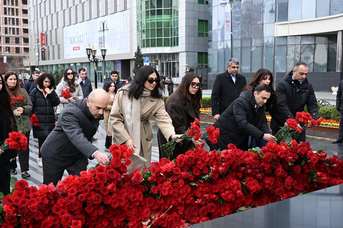 MEDİA-nın kollektivi Ana harayı abidəsini ziyarət etdi — FOTOLAR