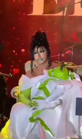 Bülent Ersoyun yeni səhnə obrazı gündəm oldu — Alma detallı kostyum diqqət çəkdi