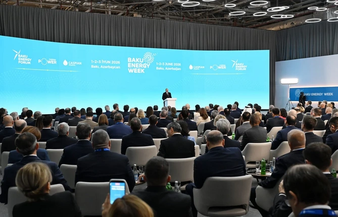 İlham Əliyev Bakı 31-ci Baku Energy Forumun rəsmi açılışında çıxış edib — FOTOLAR (YENİLƏNİB)