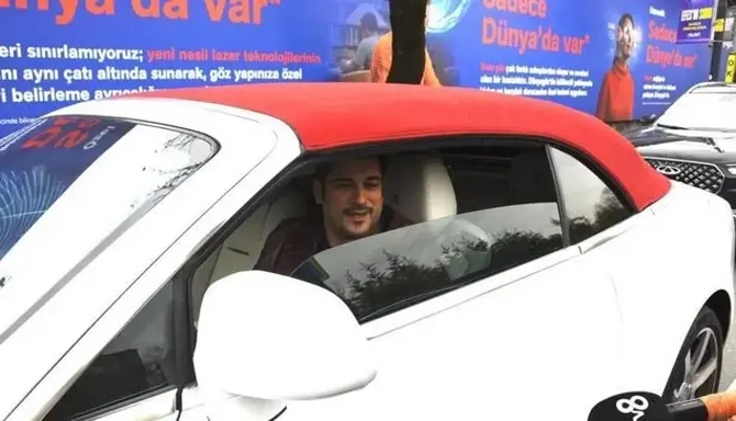 Məşhur aktyor 1.6 milyon manatlıq avtomobili ilə gündəmdə — FOTOLAR Məşhur aktyor 1.6 milyon manatlıq avtomobili ilə gündəmdə — FOTOLAR