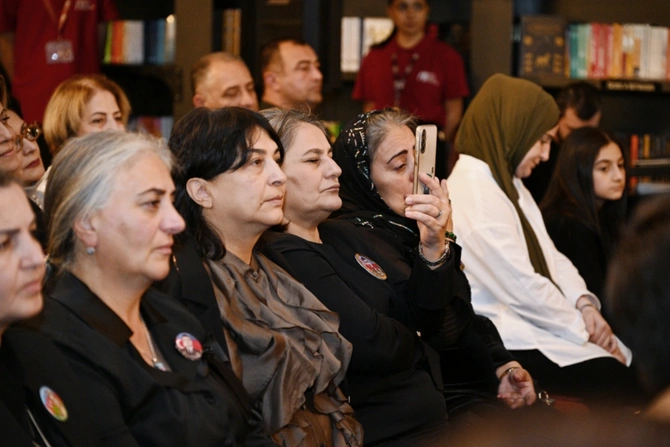 Bakı Kitab Mərkəzində Zəfər sevinci adlı musiqili-ədəbi gecə keçirilib — FOTOLAR Bakı Kitab Mərkəzində Zəfər sevinci adlı musiqili-ədəbi gecə keçirilib — FOTOLAR