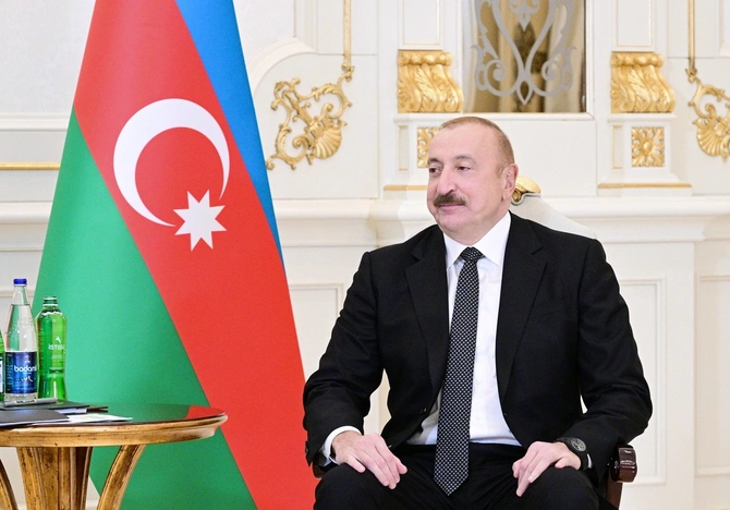 İlham Əliyevin Pakistanın Baş naziri ilə məhdud tərkibdə görüşü olub — FOTOLAR İlham Əliyevin Pakistanın Baş naziri ilə məhdud tərkibdə görüşü olub — FOTOLAR