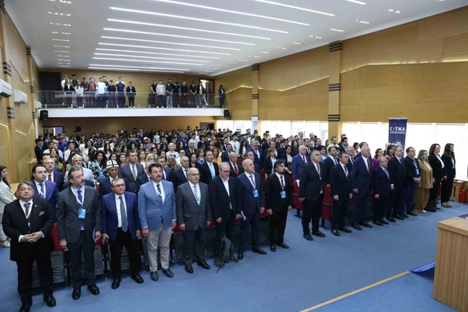 5 min tələbənin hər mövzuda yanında olmağa çalışırıq — Türkiyə səfiri (FOTOLAR)