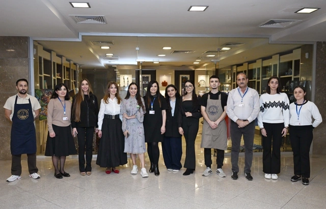 Leyla və Arzu Əliyevalar sərgidə — FOTOLAR