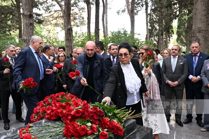 Üzeyir Hacıbəyli XVII Beynəlxalq Musiqi Festivalı təntənə ilə başlandı — YENİLƏNİB (FOTOLAR)