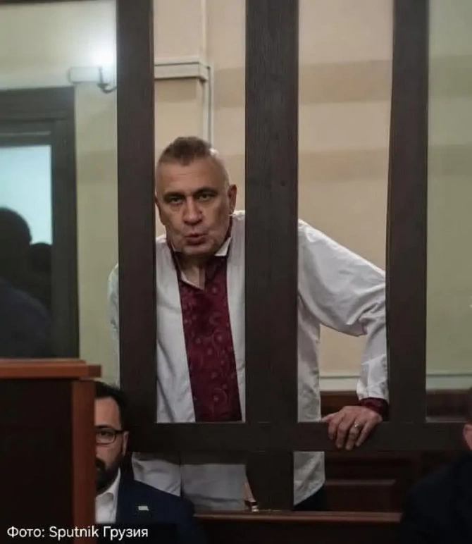 Saakaşvili həbsdə imicini dəyişdi, ruslar lağa qoydu — “Nə oldu, Mixail...” ( FOTO)