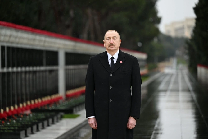 Prezident İlham Əliyev 20 Yanvar şəhidlərinin xatirəsini yad edib — FOTOLAR