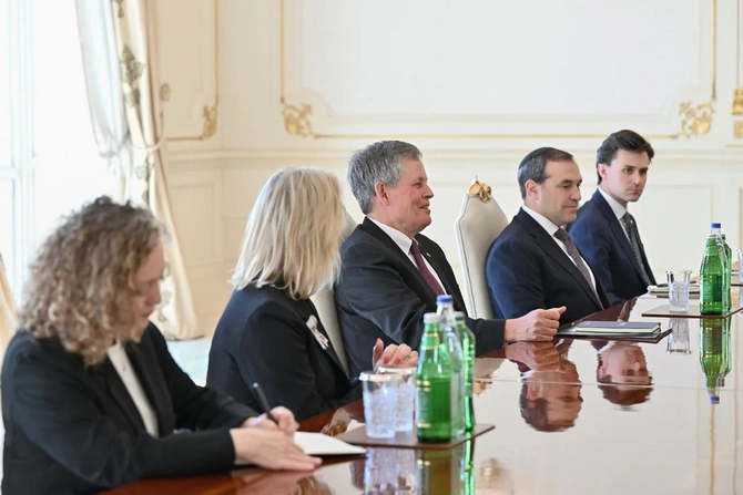 Prezident İlham Əliyev ABŞ Senatının Xarici Əlaqələr Komitəsinin üzvünü qəbul edib — FOTOLAR