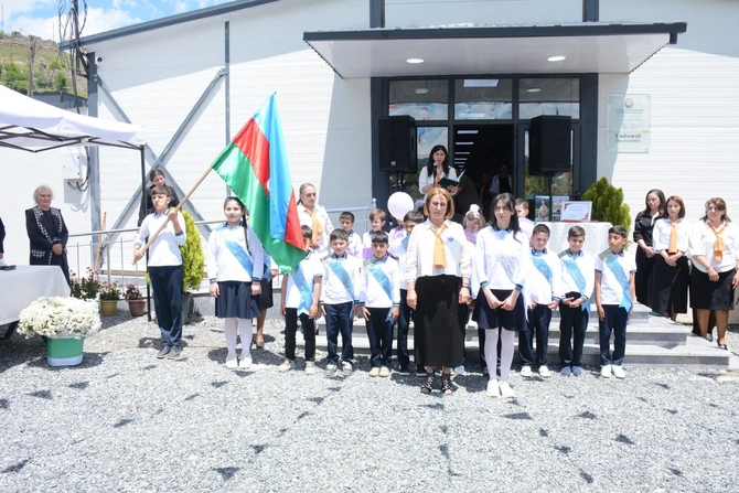 Elm və təhsil naziri Kəlbəcərdə tək məzunun Son zəngində iştirak edib — FOTOLAR