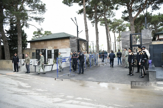 Vətən müharibəsinin başlamasının il dönümü ilə əlaqədar 2-ci Şəhidlər xiyabanına ziyarət başlayıb — FOTOLAR