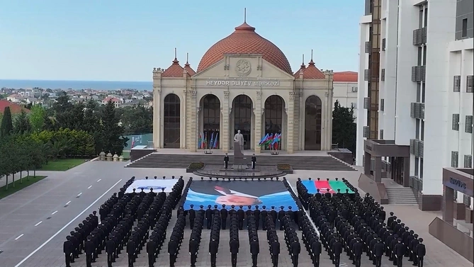 Polis Akademiyasının kursantlarından növbəti fləşmob — VİDEO (FOTOLAR) Polis Akademiyasının kursantlarından növbəti fləşmob — VİDEO (FOTOLAR)