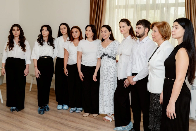 Leyla Əliyeva Tut Əlimdən Uşaqlar üçün Sosial Reabilitasiya Mərkəzi ilə tanış olub — FOTOLAR
