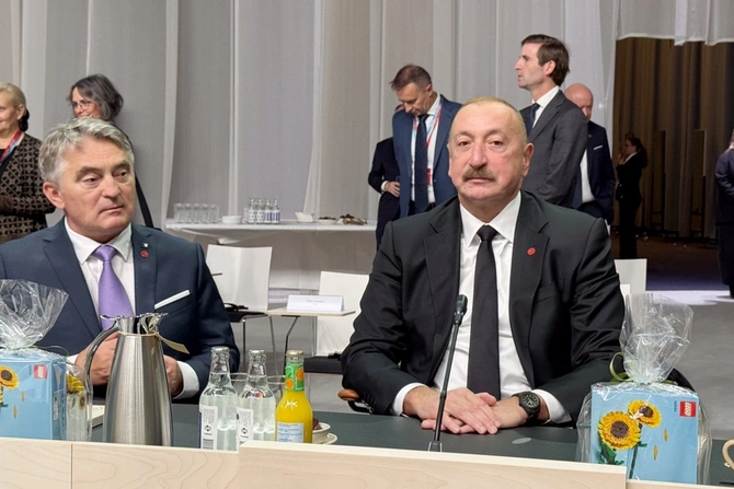 İlham Əliyev Avropa Siyasi Birliyinin 7-ci Zirvə toplantısının açılış plenar sessiyasında iştirak edib — FOTOLAR (YENİLƏNİB)