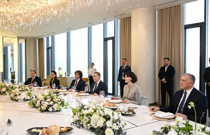 Tbilisidə Azərbaycan Prezidentinin şərəfinə lanç verilib — FOTOLAR