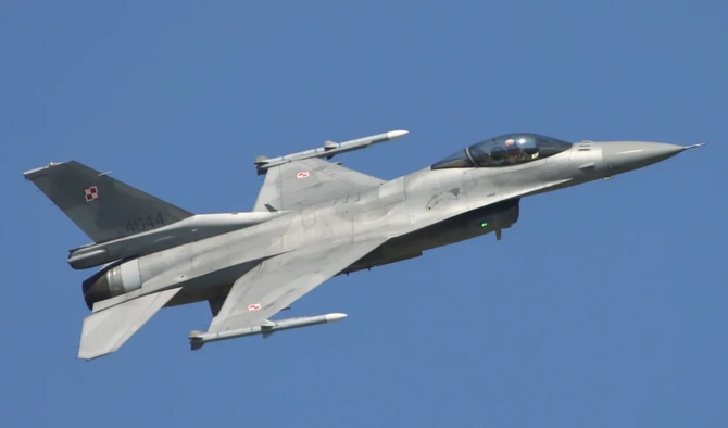 Süni intellekt ilk dəfə F-16 qırıcısını idarə etdi — FOTOLAR