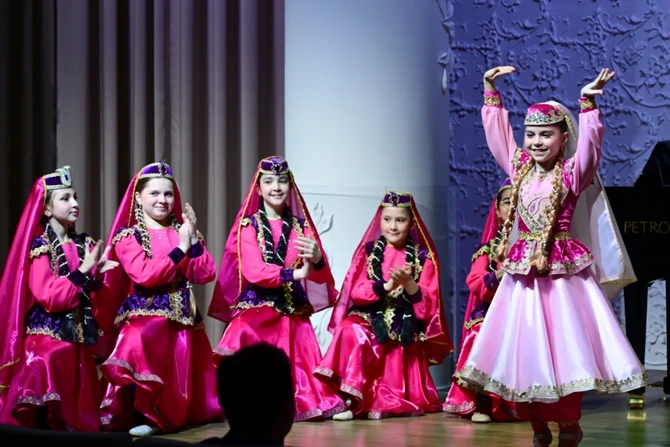 Leyla Əliyeva və Alyona Əliyeva Müstəqillik Gününə həsr olunmuş konserti izləyiblər — FOTOLAR