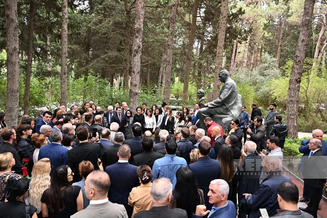 Üzeyir Hacıbəyli XVII Beynəlxalq Musiqi Festivalı təntənə ilə başlandı — YENİLƏNİB (FOTOLAR)