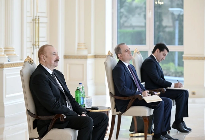 İlham Əliyev Kolumbiyanın Azərbaycana yeni təyin olunmuş səfirini qəbul edib — FOTOLAR (YENİLƏNİB)