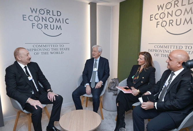 İlham Əliyev Davosda J.P. Morgan şirkətinin sədri və baş icraçı direktoru ilə görüşüb — FOTOLAR İlham Əliyev Davosda J.P. Morgan şirkətinin sədri və baş icraçı direktoru ilə görüşüb — FOTOLAR