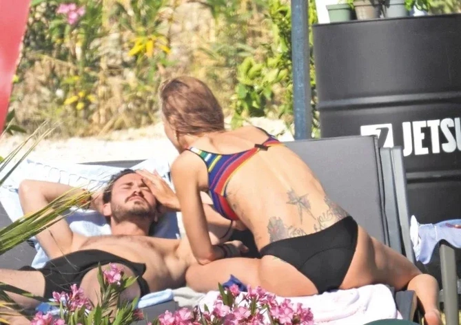 Çağla Şıkel 13 yaş kiçik sevgilisi ilə birlikdə — FOTOLAR