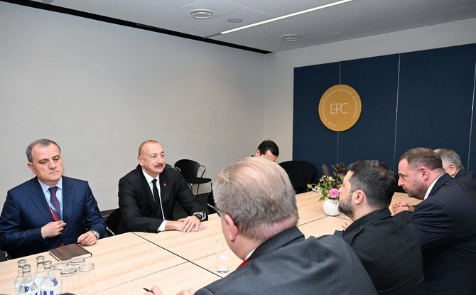 İlham Əliyevin Ukrayna Prezidenti ilə görüşü olub — FOTOLAR