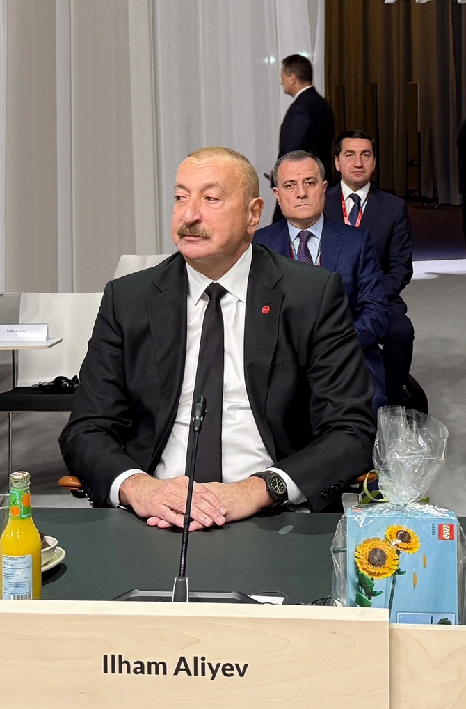 İlham Əliyev Avropa Siyasi Birliyinin 7-ci Zirvə toplantısının açılış plenar sessiyasında iştirak edib — FOTOLAR (YENİLƏNİB)