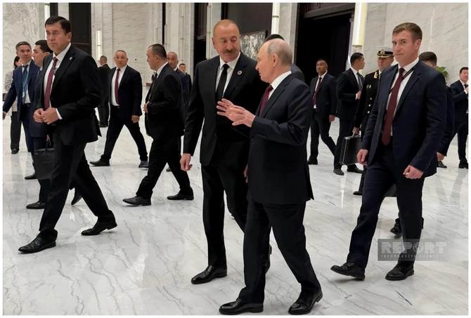 İlham Əliyev Bişkekdə Vladimir Putinlə ayaqüstü söhbət edib — FOTO İlham Əliyev Bişkekdə Vladimir Putinlə ayaqüstü söhbət edib — FOTO