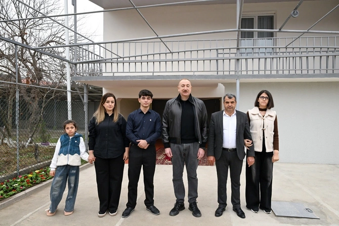 İlham Əliyev Ağdərə rayonunun Aşağı Oratağ kəndində görülmüş işlərlə tanış olub — FOTOLAR (YENİLƏNİB) İlham Əliyev Ağdərə rayonunun Aşağı Oratağ kəndində görülmüş işlərlə tanış olub — FOTOLAR (YENİLƏNİB)